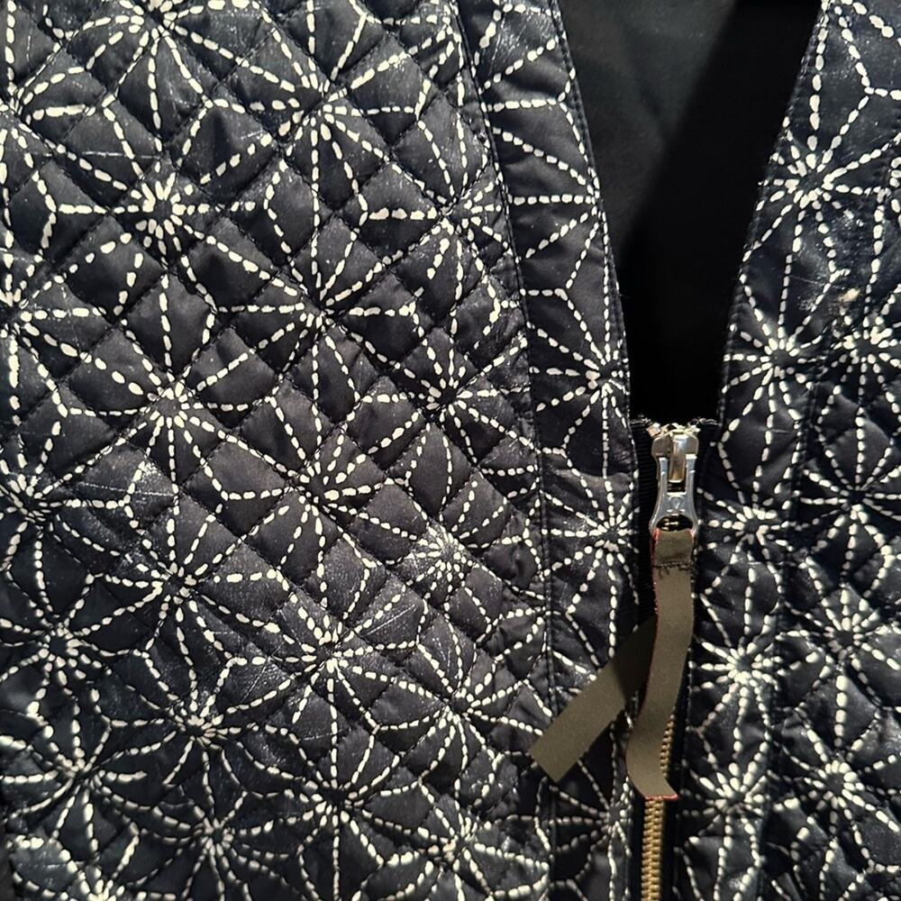 Lululemon athletica navy blue zipper jacket, white stitching, front pockets EUC - Picture 2 of 16